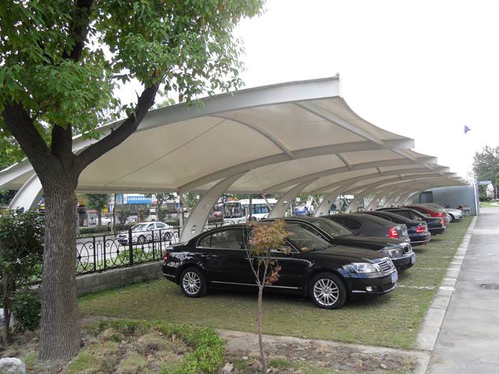 膜结构车棚表面裁剪缝需要注意哪些事项？