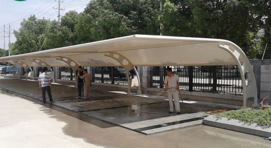 膜结构车棚常用材质的性能有哪些？